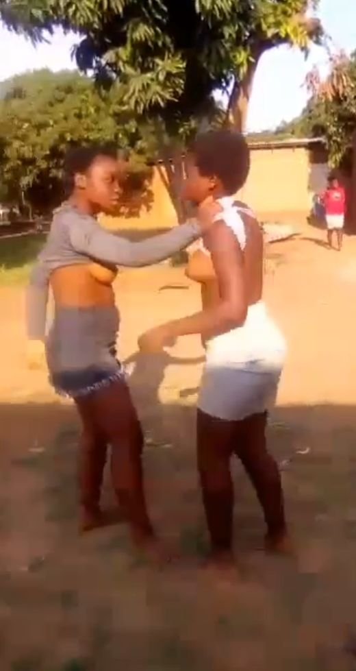 Boobs Out As 2 Sisters Fight Over A Man In Public (Full Video )