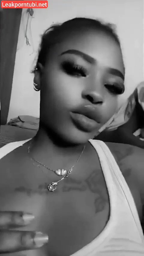 Her friend nude got exposed on live stream by mistake
