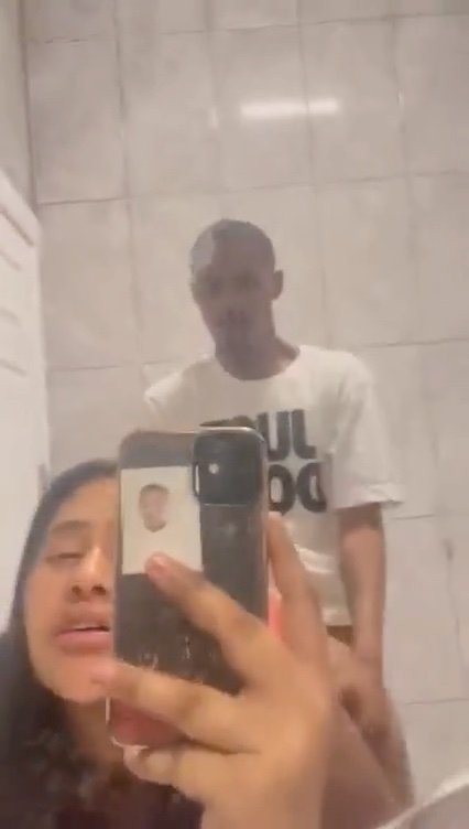 Leak sex in public toilet - Watch Leak Porn from Africa