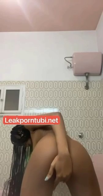 Short video of 19 yr old girl showing beautiful body part 1