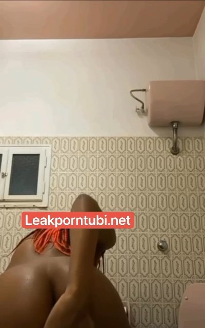 Short video of 19 yr old girl showing beautiful body part 2