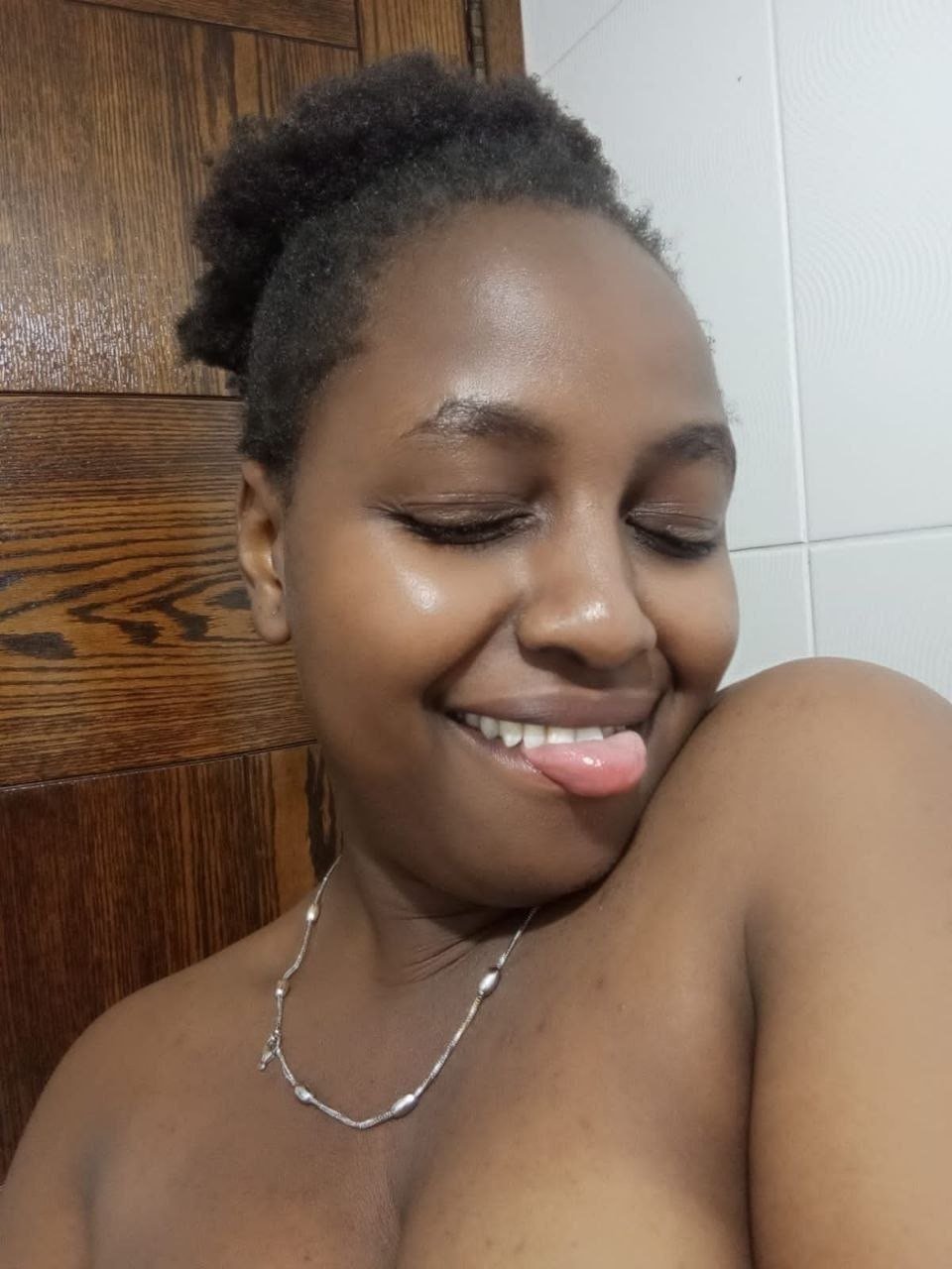 Gym instructor leaked her pic