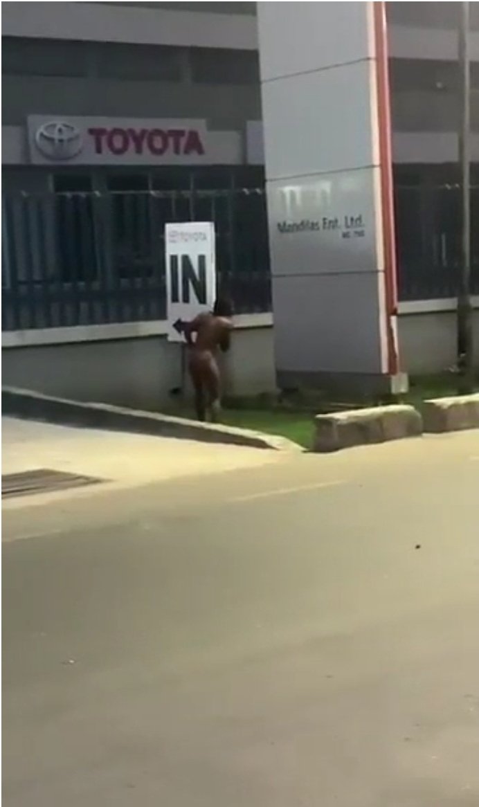 Another Big Girl Strips Naked And Runs Mad In Public After Being Used For Money Rituals By Yahoo Boys (18+) part 2